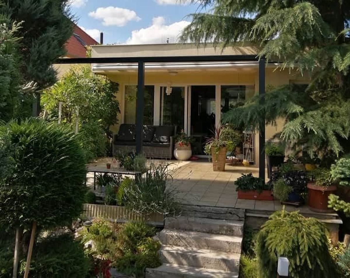 pergola se zahradou