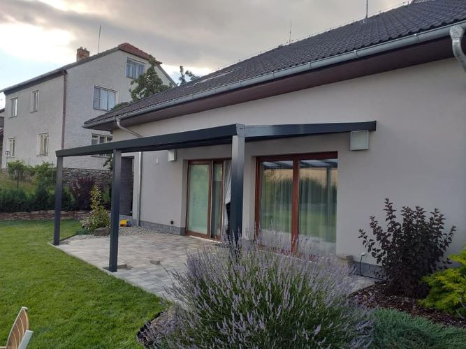 pergola na dvorku